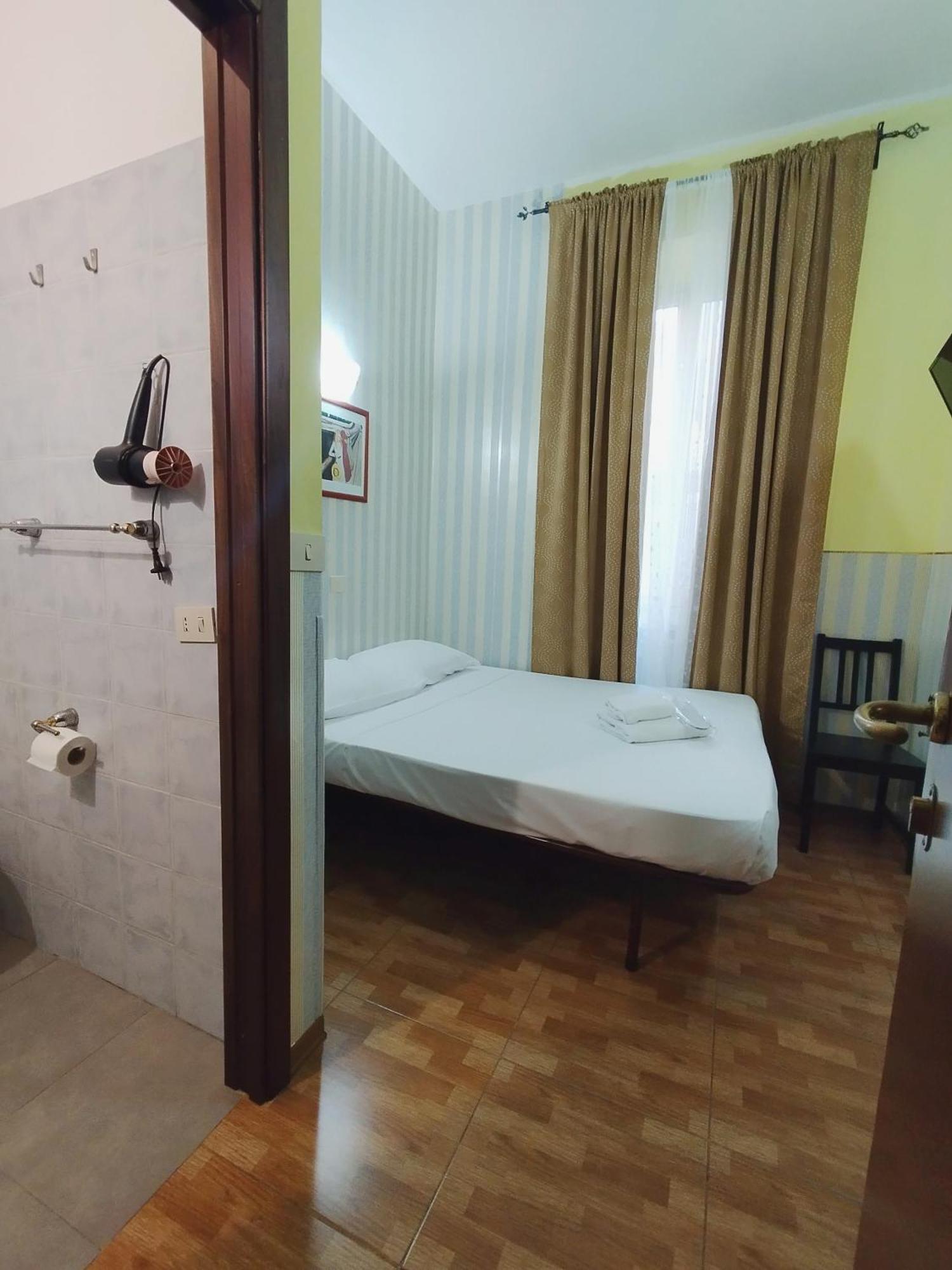 Booking Inn Settembre 95 روما الغرفة الصورة