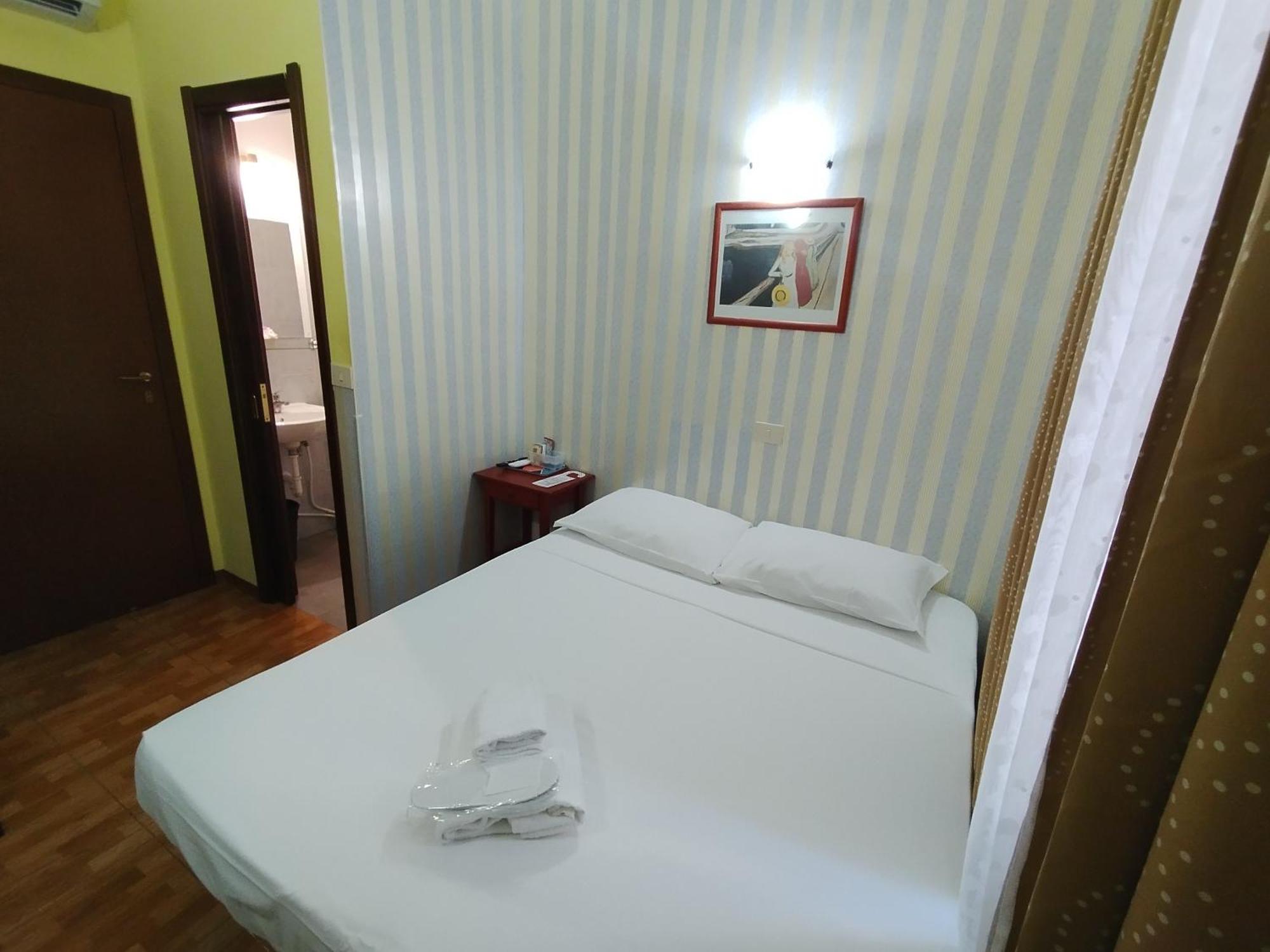Booking Inn Settembre 95 روما الغرفة الصورة